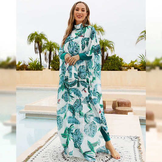 Southeast Asian Muslims are fully surrounded by diving, surfing, conservative swimsuit, four-piece beach sunscreen split swimsuit