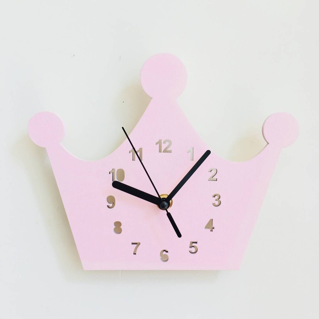 INS Nordic Wife Crown Children's Room Silent Clock Clock Wooden Wall Decoration Decoration