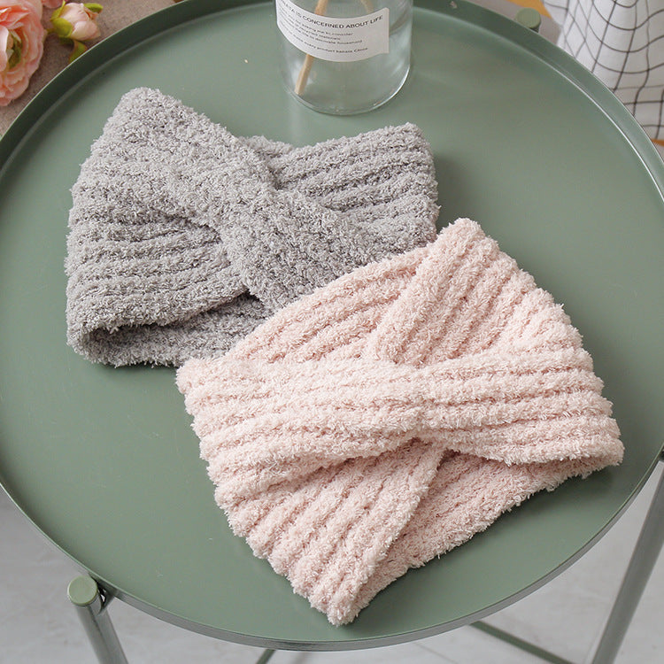 Korean version of the autumn and winter month knitted with towel wide-side ear ear strip drawn drawings makeup lotion