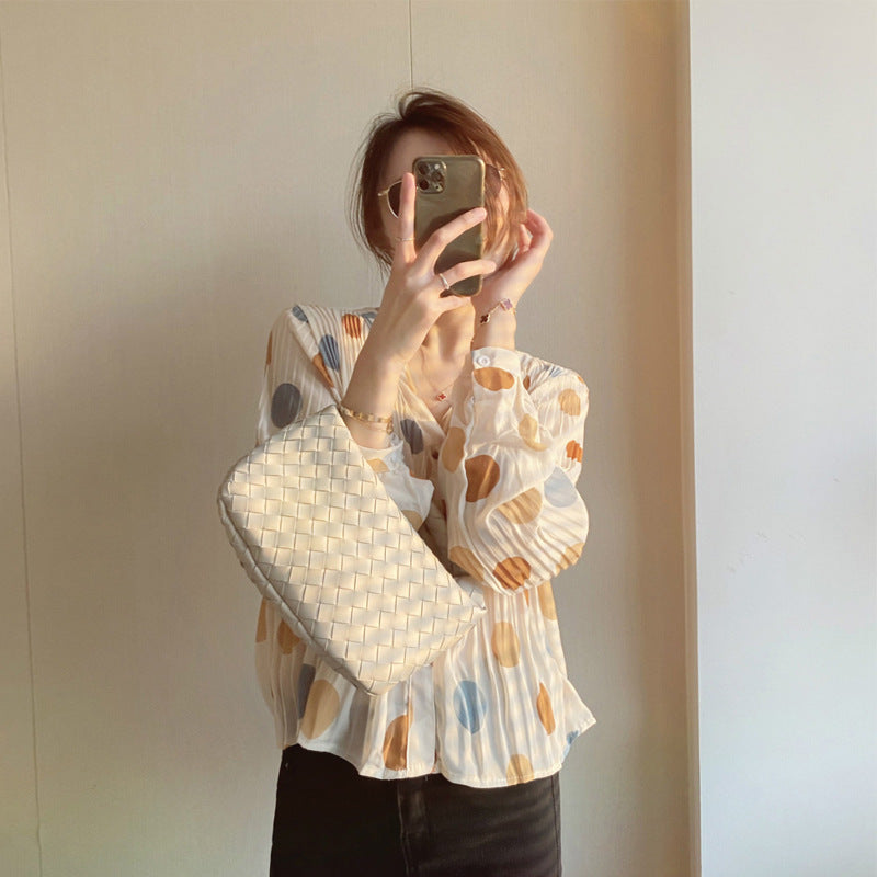 Vintage wave point pleated chiffon shirt female 2021 temperament design loose outer wearing long sleeve V-led shirt upper spring woman